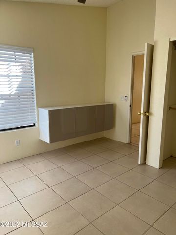 6451 N Tierra de las Catalinas Apt 64, Tucson, AZ 85718