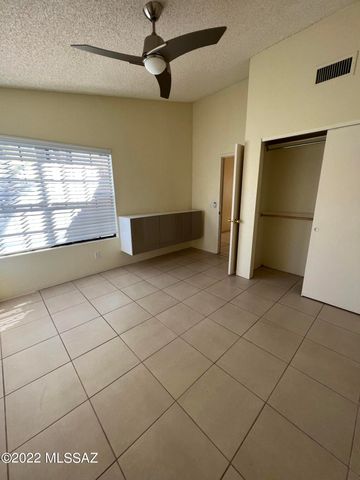 6451 N Tierra de las Catalinas Apt 64, Tucson, AZ 85718
