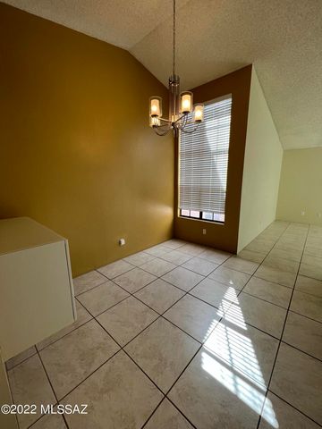 6451 N Tierra de las Catalinas Apt 64, Tucson, AZ 85718