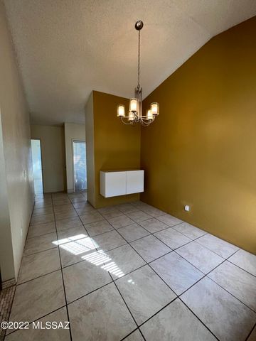 6451 N Tierra de las Catalinas Apt 64, Tucson, AZ 85718