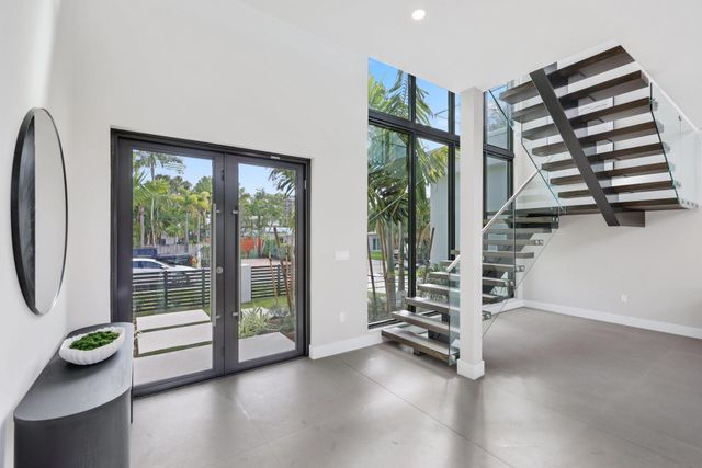 2015 NE 4th Avenue, Wilton Manors, FL 33305