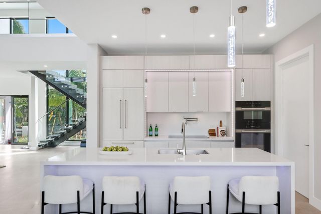 2015 NE 4th Avenue, Wilton Manors, FL 33305