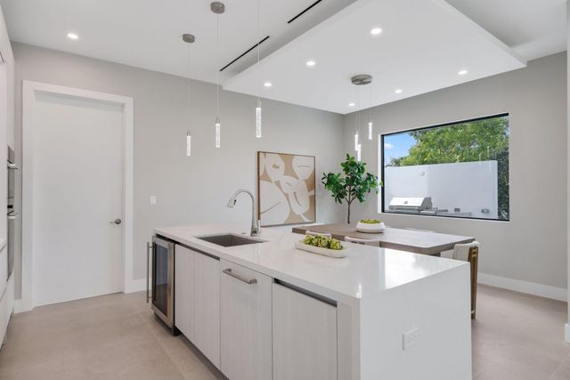 2015 NE 4th Avenue, Wilton Manors, FL 33305
