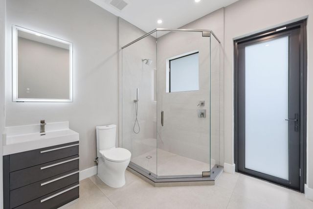 2015 NE 4th Avenue, Wilton Manors, FL 33305