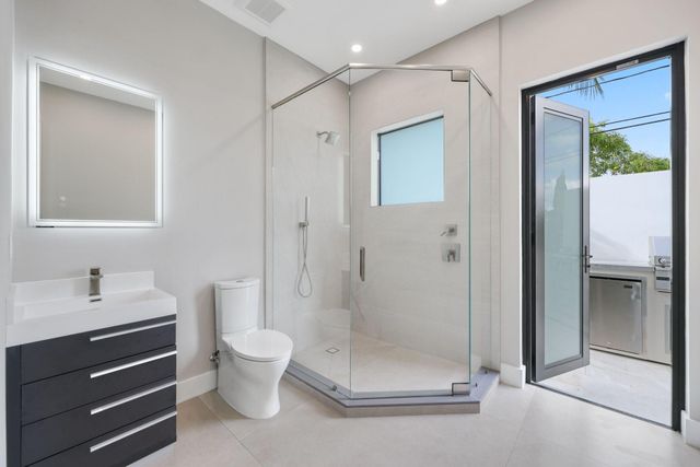 2015 NE 4th Avenue, Wilton Manors, FL 33305