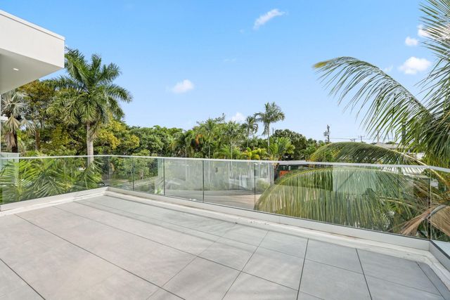 2015 NE 4th Avenue, Wilton Manors, FL 33305