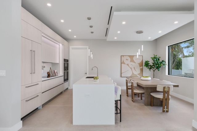 2015 NE 4th Avenue, Wilton Manors, FL 33305