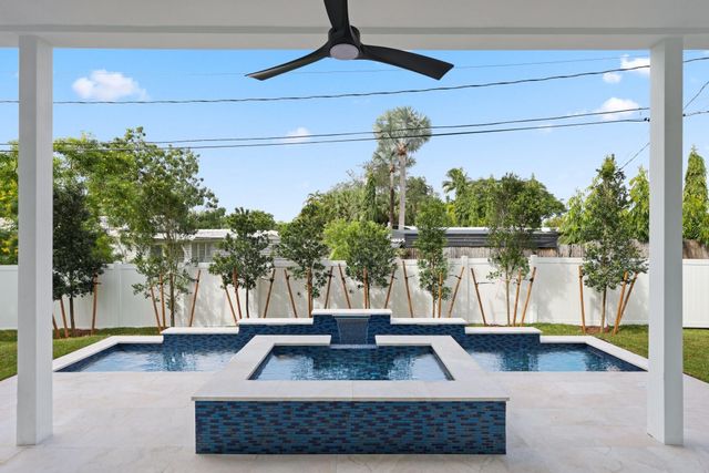 2015 NE 4th Avenue, Wilton Manors, FL 33305