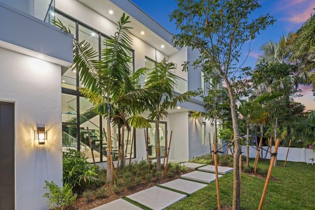 2015 NE 4th Avenue, Wilton Manors, FL 33305