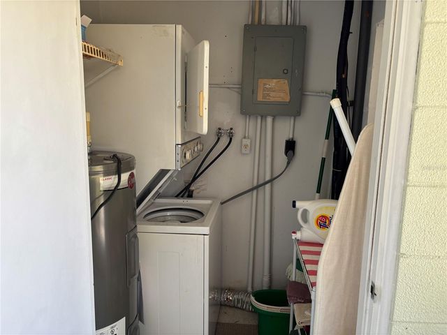 668 PARK CIRCLE, Bradenton, FL 34207