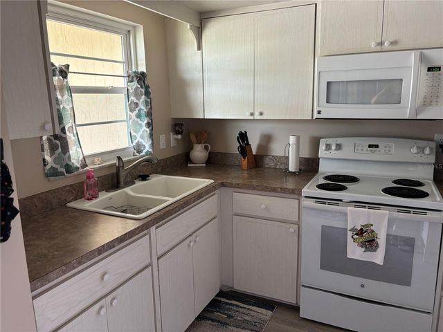 668 PARK CIRCLE, Bradenton, FL 34207