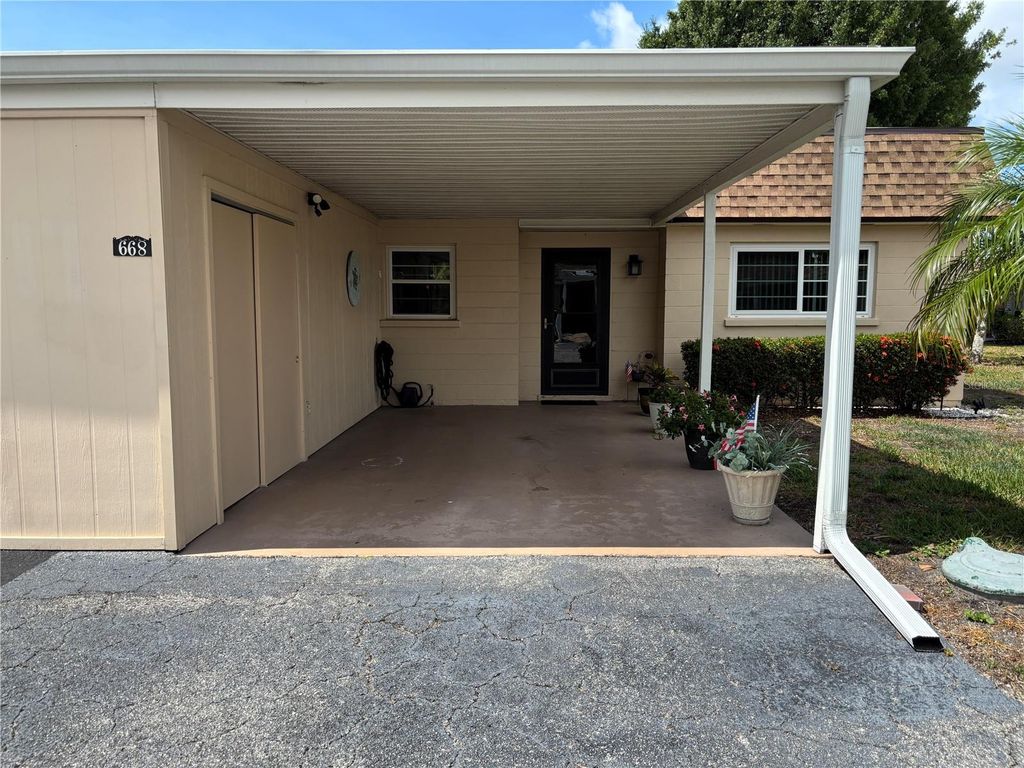 668 PARK CIRCLE, Bradenton, FL 34207