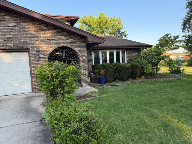 8541 S 83rd Avenue, Hickory Hills, IL 60457