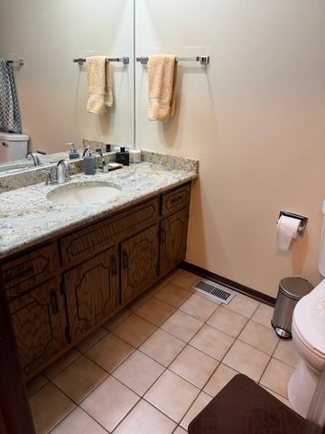 8541 S 83rd Avenue, Hickory Hills, IL 60457