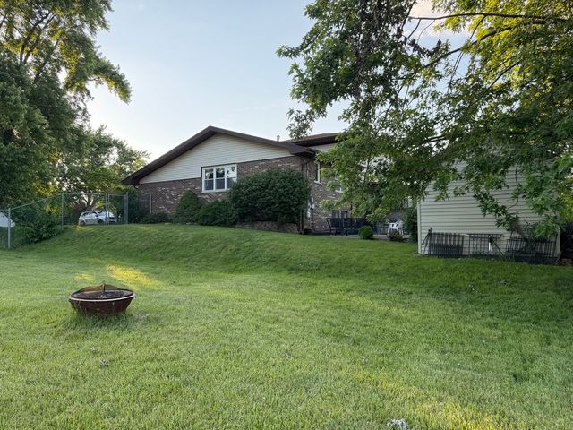 8541 S 83rd Avenue, Hickory Hills, IL 60457