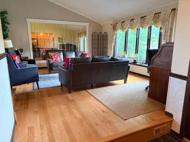 8541 S 83rd Avenue, Hickory Hills, IL 60457