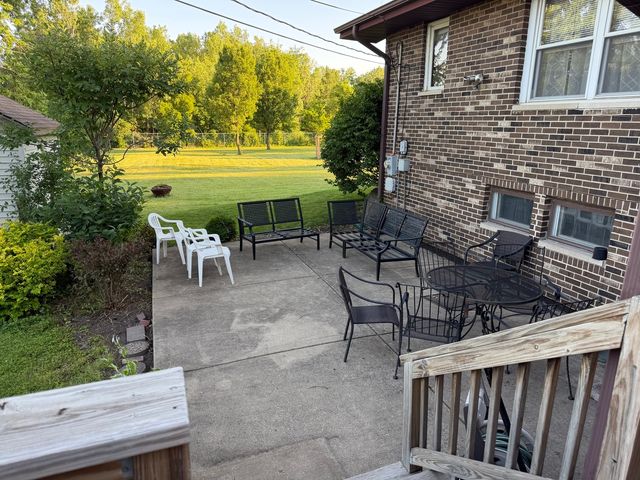8541 S 83rd Avenue, Hickory Hills, IL 60457