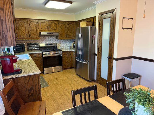 8541 S 83rd Avenue, Hickory Hills, IL 60457