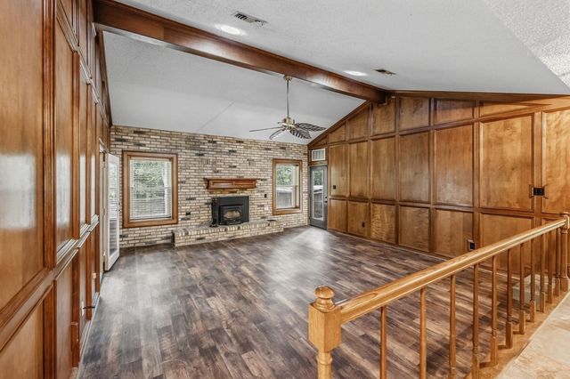 218 Westridge Drive, Huntsville, TX 77340