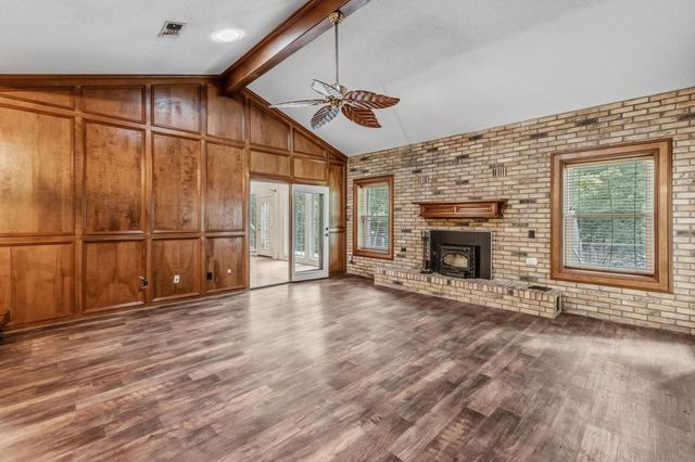 218 Westridge Drive, Huntsville, TX 77340