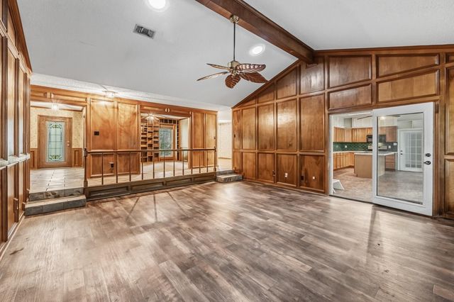 218 Westridge Drive, Huntsville, TX 77340