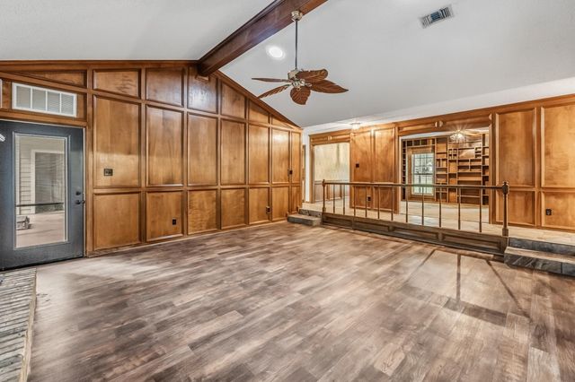 218 Westridge Drive, Huntsville, TX 77340