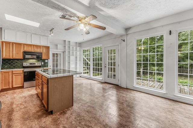 218 Westridge Drive, Huntsville, TX 77340