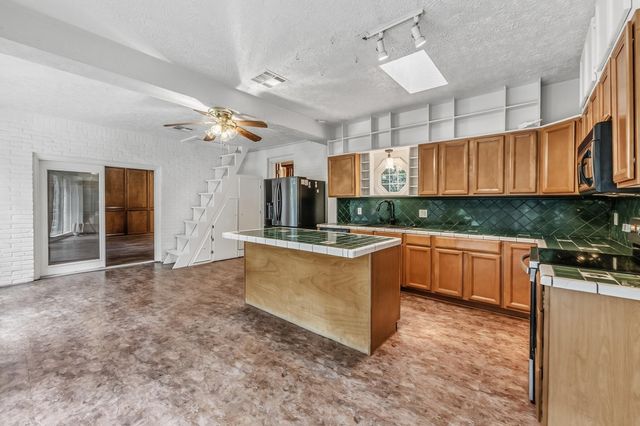 218 Westridge Drive, Huntsville, TX 77340