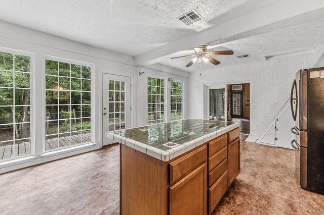 218 Westridge Drive, Huntsville, TX 77340