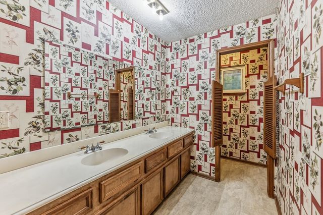 218 Westridge Drive, Huntsville, TX 77340