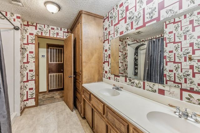 218 Westridge Drive, Huntsville, TX 77340
