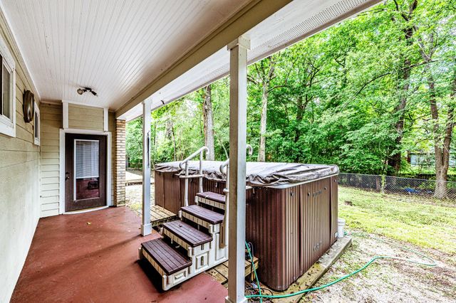 218 Westridge Drive, Huntsville, TX 77340