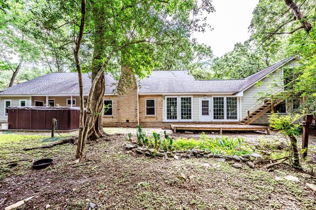 218 Westridge Drive, Huntsville, TX 77340