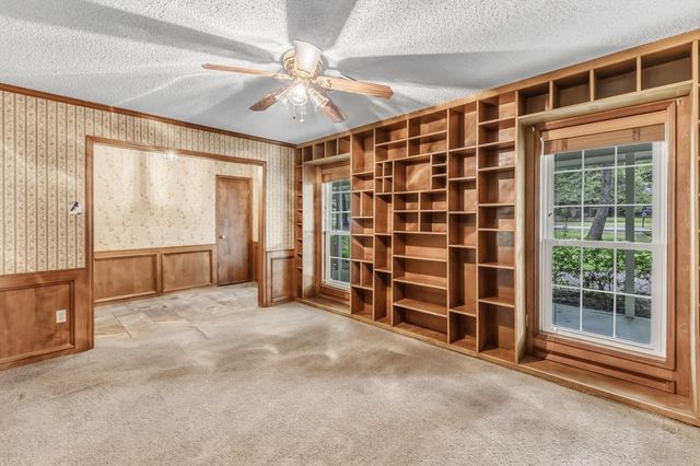 218 Westridge Drive, Huntsville, TX 77340