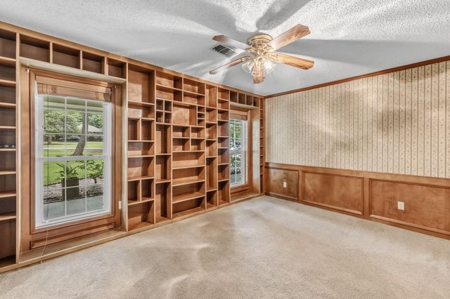 218 Westridge Drive, Huntsville, TX 77340