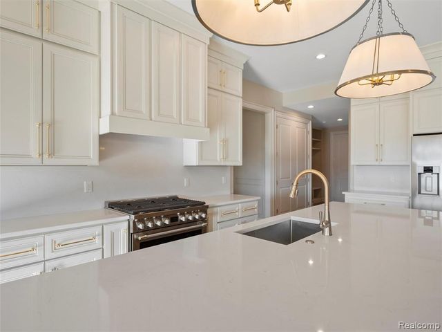 13924 Arthur Court, Washington, MI 48094