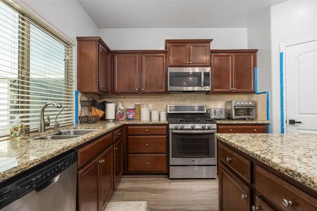 2327 N Elm Street, Visalia, CA 93291