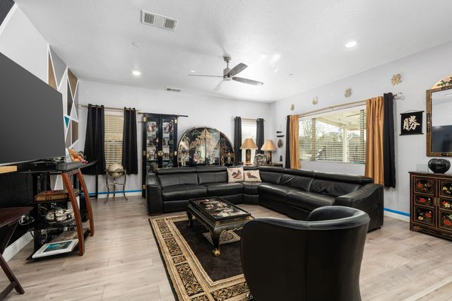 2327 N Elm Street, Visalia, CA 93291