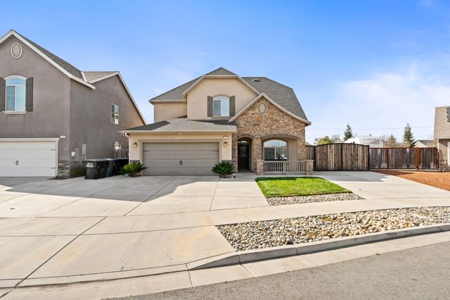 2327 N Elm Street, Visalia, CA 93291