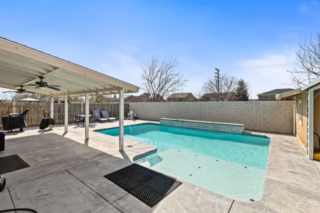 2327 N Elm Street, Visalia, CA 93291