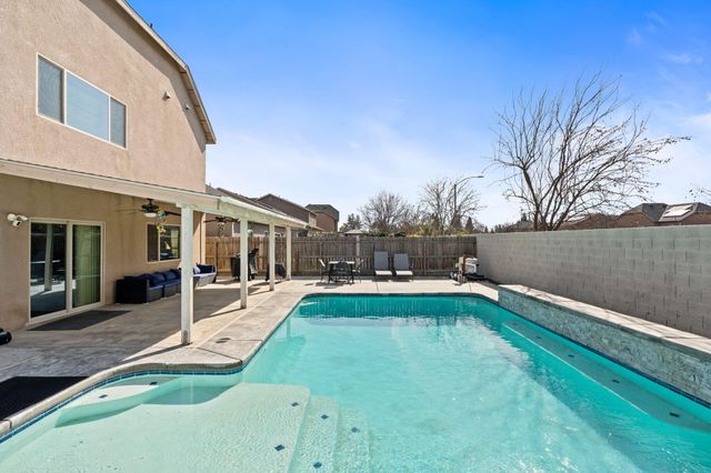 2327 N Elm Street, Visalia, CA 93291