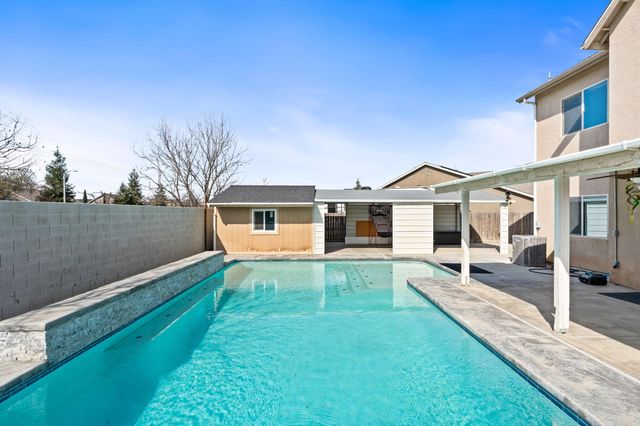 2327 N Elm Street, Visalia, CA 93291