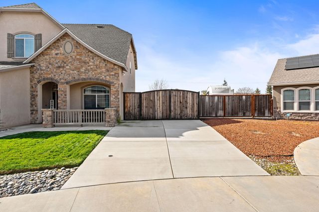 2327 N Elm Street, Visalia, CA 93291