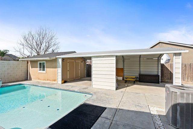 2327 N Elm Street, Visalia, CA 93291