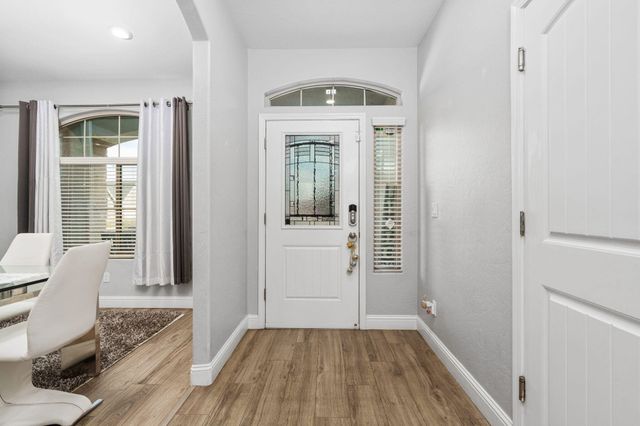 2327 N Elm Street, Visalia, CA 93291