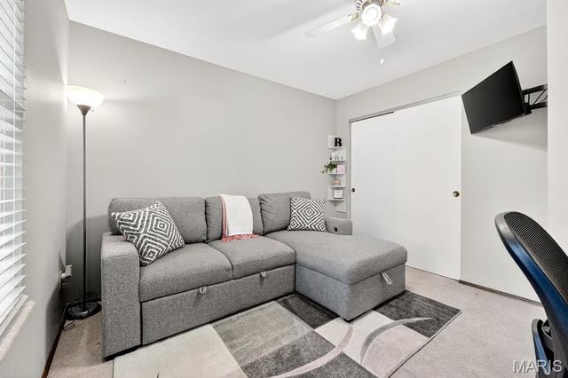 3716 Rue De Renard, Florissant, MO 63034