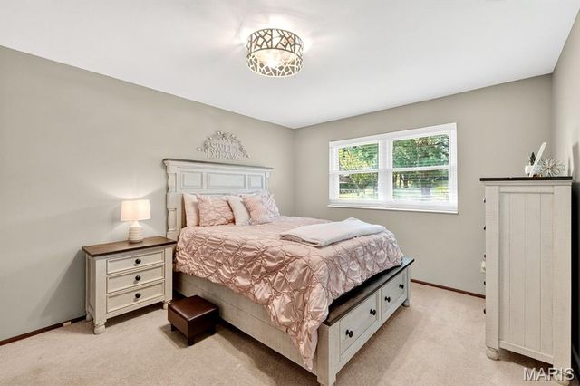 3716 Rue De Renard, Florissant, MO 63034