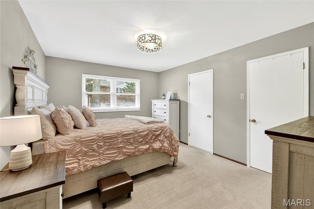 3716 Rue De Renard, Florissant, MO 63034
