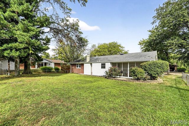 3716 Rue De Renard, Florissant, MO 63034