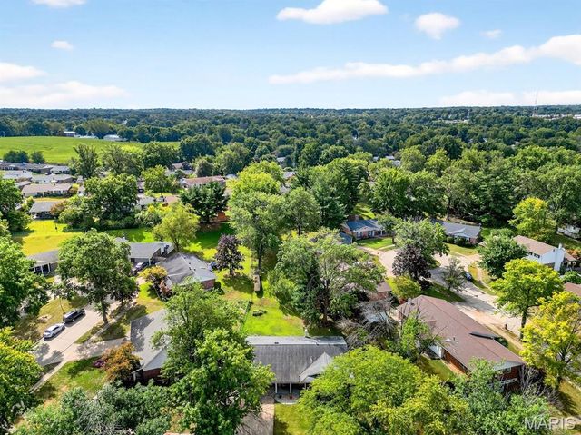 3716 Rue De Renard, Florissant, MO 63034